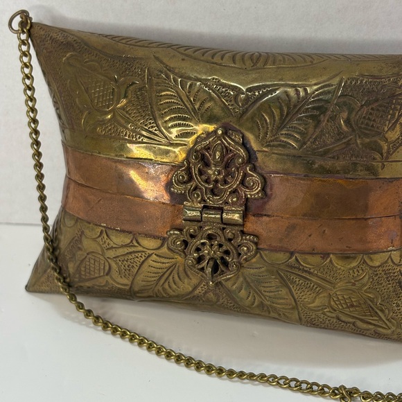 1930’s Hammered Brass Pillow Purse vintage - Picture 5 of 15